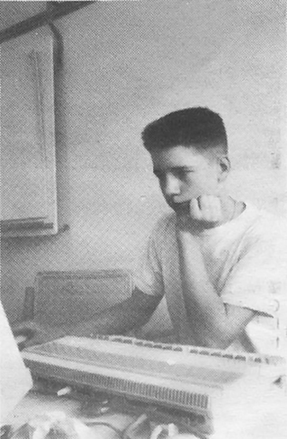 Robert, fourteen, chin in hand at an Amiga during the Swedish Populous Championship in 1989